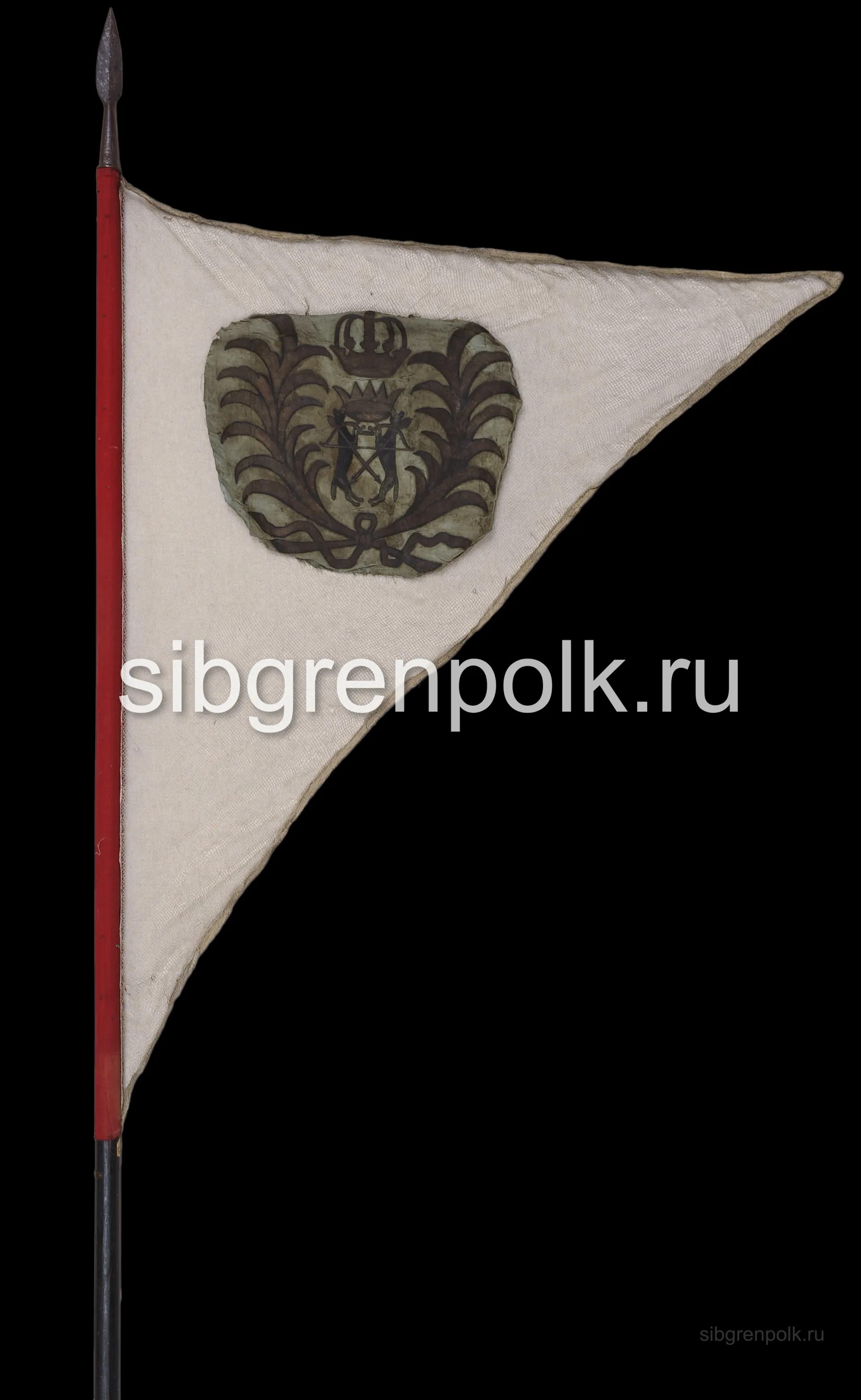 Фрагмент полотнища и древко ротного знамени Сибирского пехотного полка. 1708-1712 гг. 45x48. Высота древка 294. (ВСМЗ)