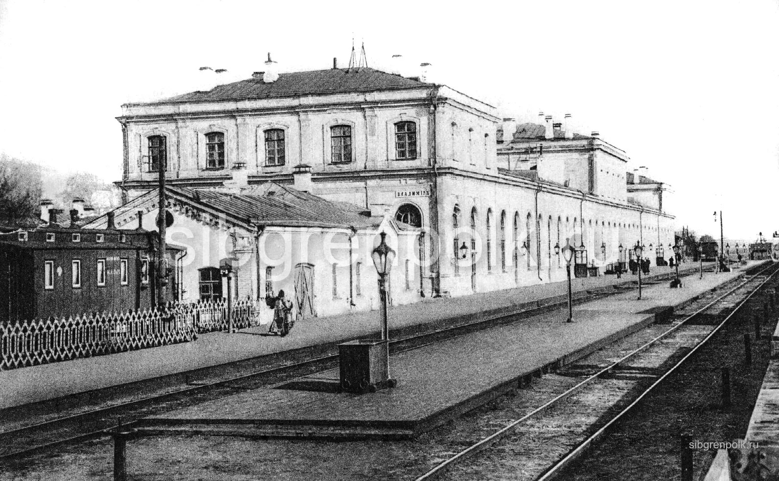 Здание городского железнодорожного вокзала ( снесен в 1973-74 гг.). Фото конца XIX в