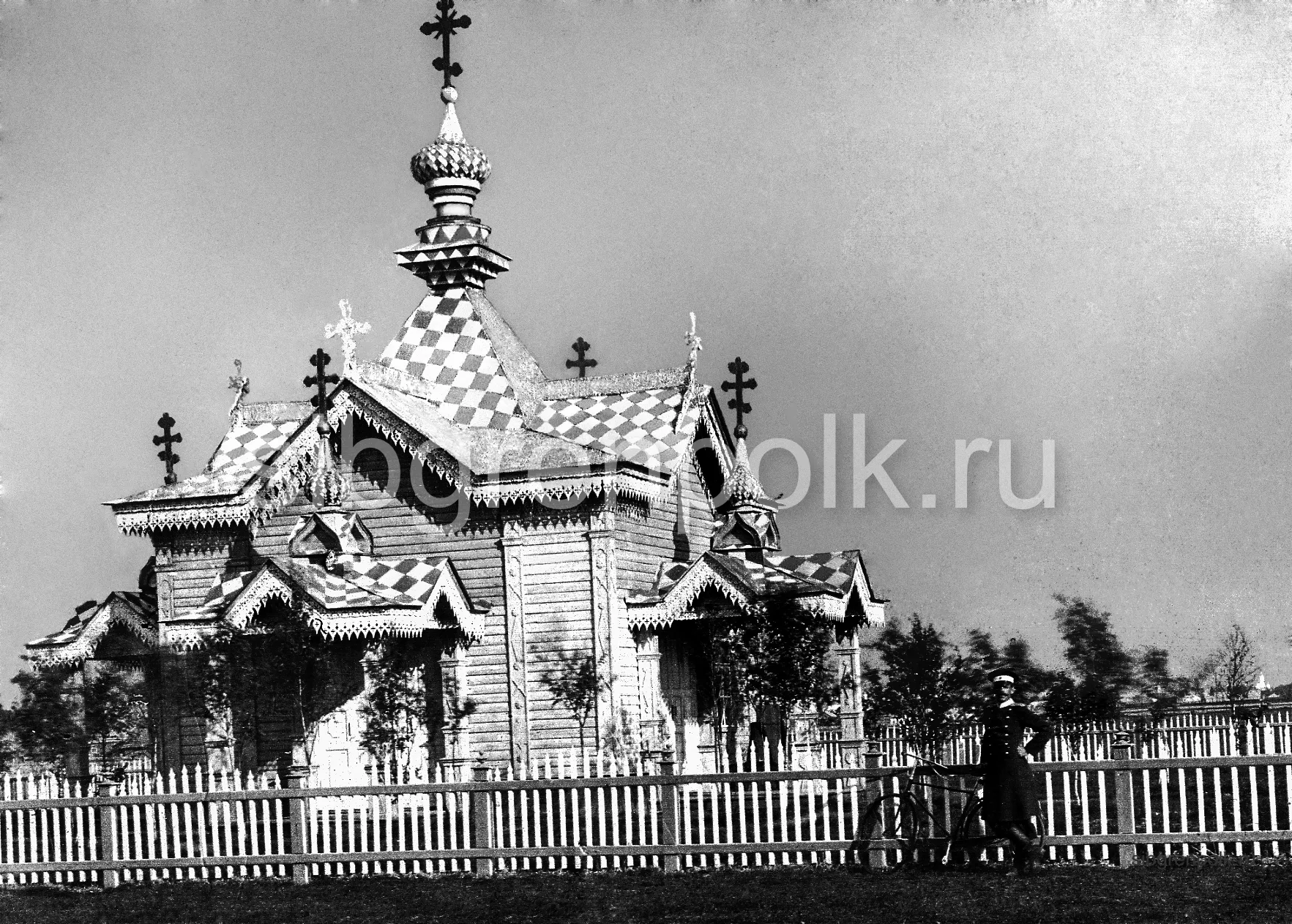 Полковая церковь в полевых лагерях под Ярославлем. 1902 год. (Из частной коллекции).