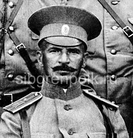 Командир 9-го гренадерского Сибирского генерал-майор Токарев Владимир Николаевич (25.04.1913 г. – 05.06.1915 г.), 23 июня 1867 г.р., православный, из дворян Виленской губернии. Общее образование: курс Полоцкого кадетского корпуса. Военное: 1-е военное Павловское училище по 1-му разряду, 2 класса по 1-му разряду с дополнительным курсом в Николаевской академии Генерального штаба. Нижний чин с 1 сентября 1885 г. Подпоручиком с 7 августа 1887 г. Со старшинством с 11 августа 1886 г. Поручиком с 31 марта 1891 г. Со старшинством с 11 августа 1890 г. Штабс-капитаном с 15 апреля 1898 г. Со старшинством с 15 марта 1898 г. Капитаном с 31 января 1900 г. Со старшинством с 15 марта 1899 г. Подполковником с 6 апреля 1903 г. Полковником с 22 апреля 1907 г. Командир полка с мая 1913 г. В штабе полка. Орден Св. Великомученика и Победоносца Георгия 4-й степени - 26-30 ноября 1914 г., Св. Анны 2-й степени с мечами - 28 декабря 1914 г., Св. Владимира 4-й степени с мечами и бантом – 1914 г., Св. Станислава 3-й степени - декабрь 1904 г., Св. Анны 3-й степени – 29 июня 1907 г., Св. Станислава - декабрь 1910 г. Погиб 13.06. в атаке под Глинянами во главе своего полка, удостоен ордена Св. Вмч. Георгия III степени.