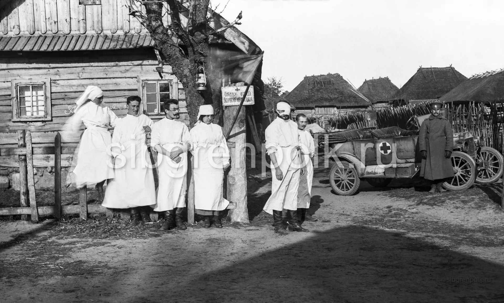 Перевязочный отряд. д. Луки. Октябрь 1915 г. (РГАКФД)