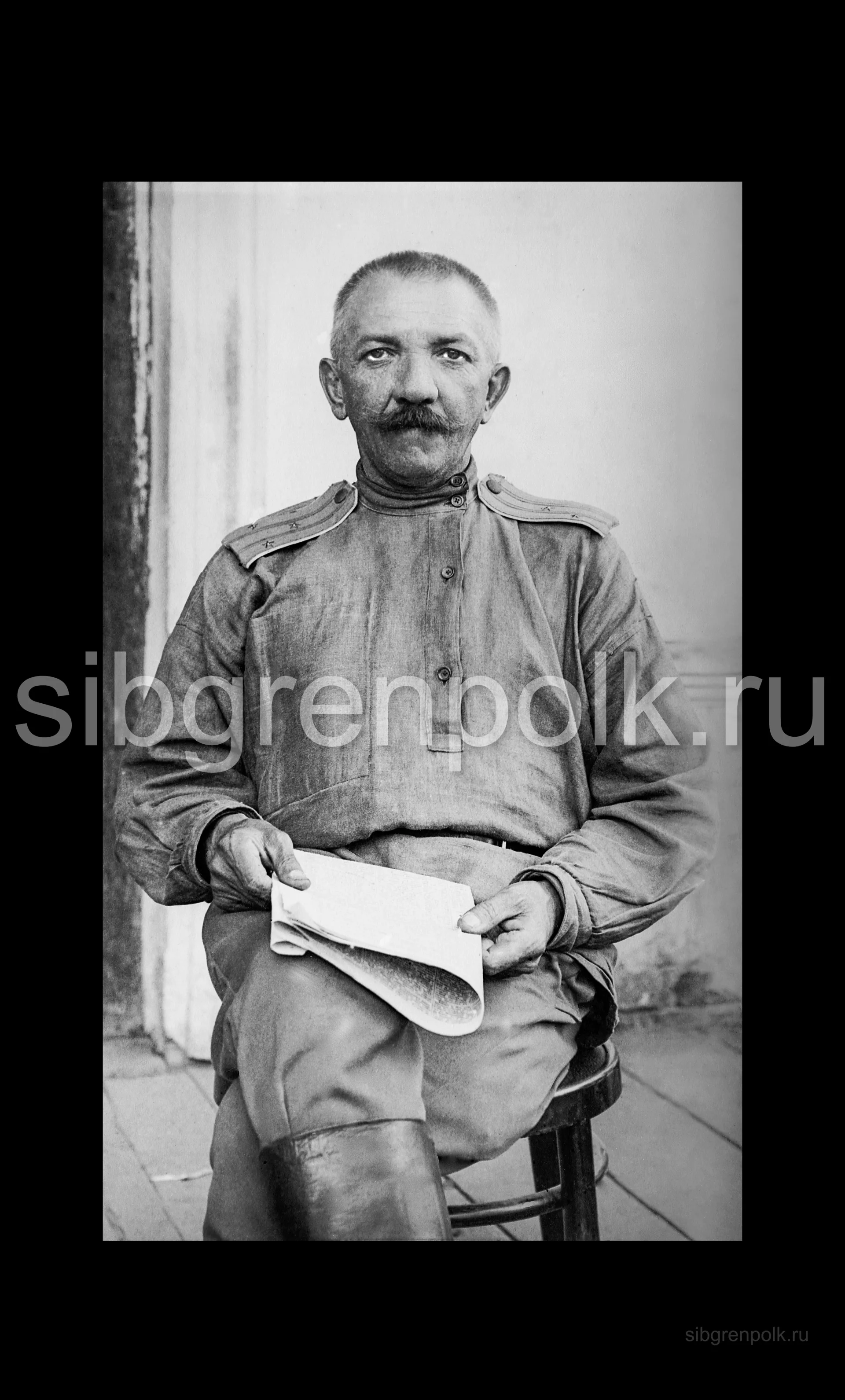 Подполковник Подъяпольский Василий Михайлович, начальник хозяйственной части полка. (РГАКФД)