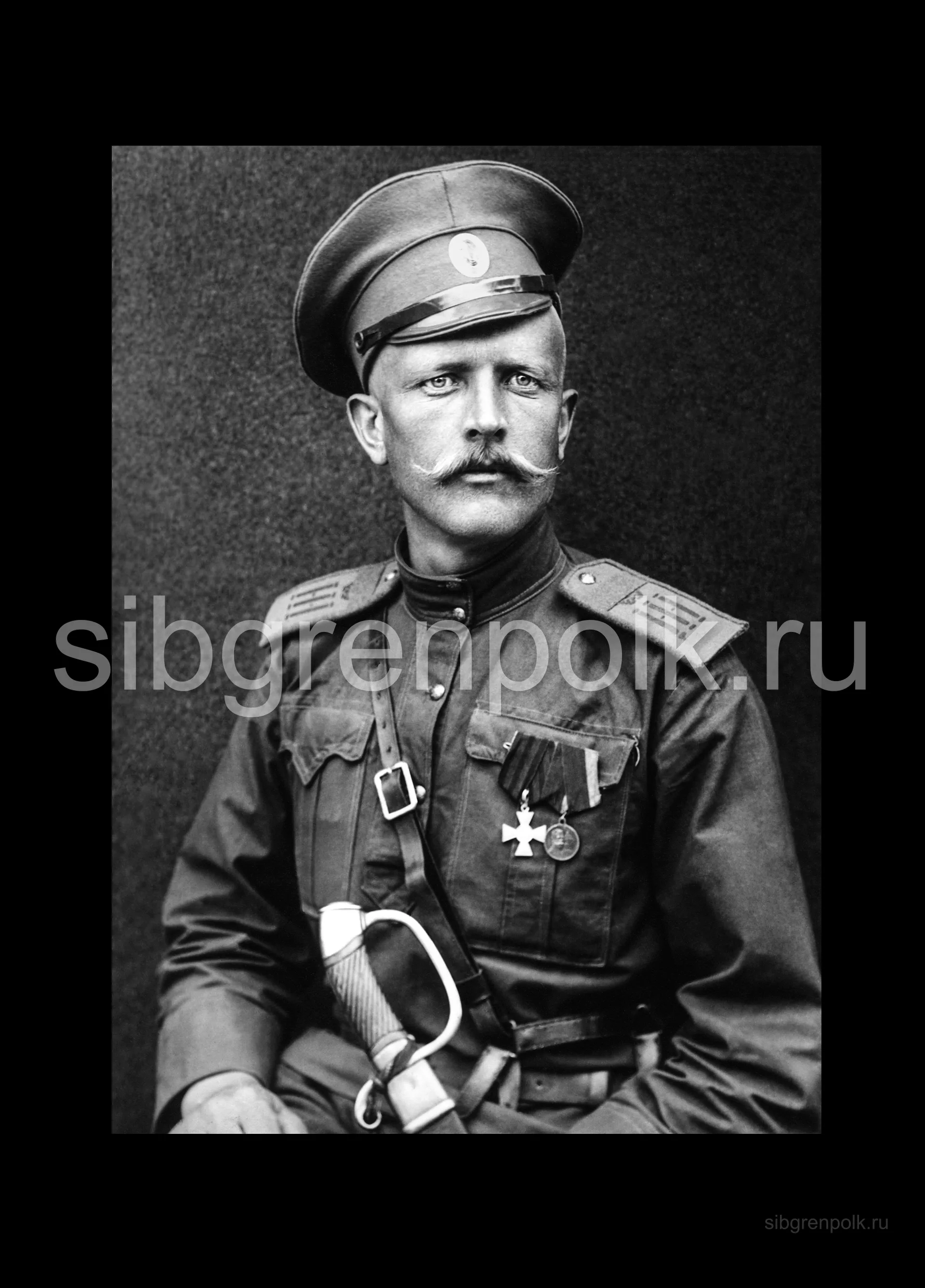 Фельдфебель 1-й гренадерской роты георгиевский кавалер Власов Александр награжден знаком отличия Военного ордена 4-й степени за то, что в боях с 3-го по 15.11.1914, во время атак ободрял товарищей своей храбростью и находился всегда впереди. (РГАКФД)