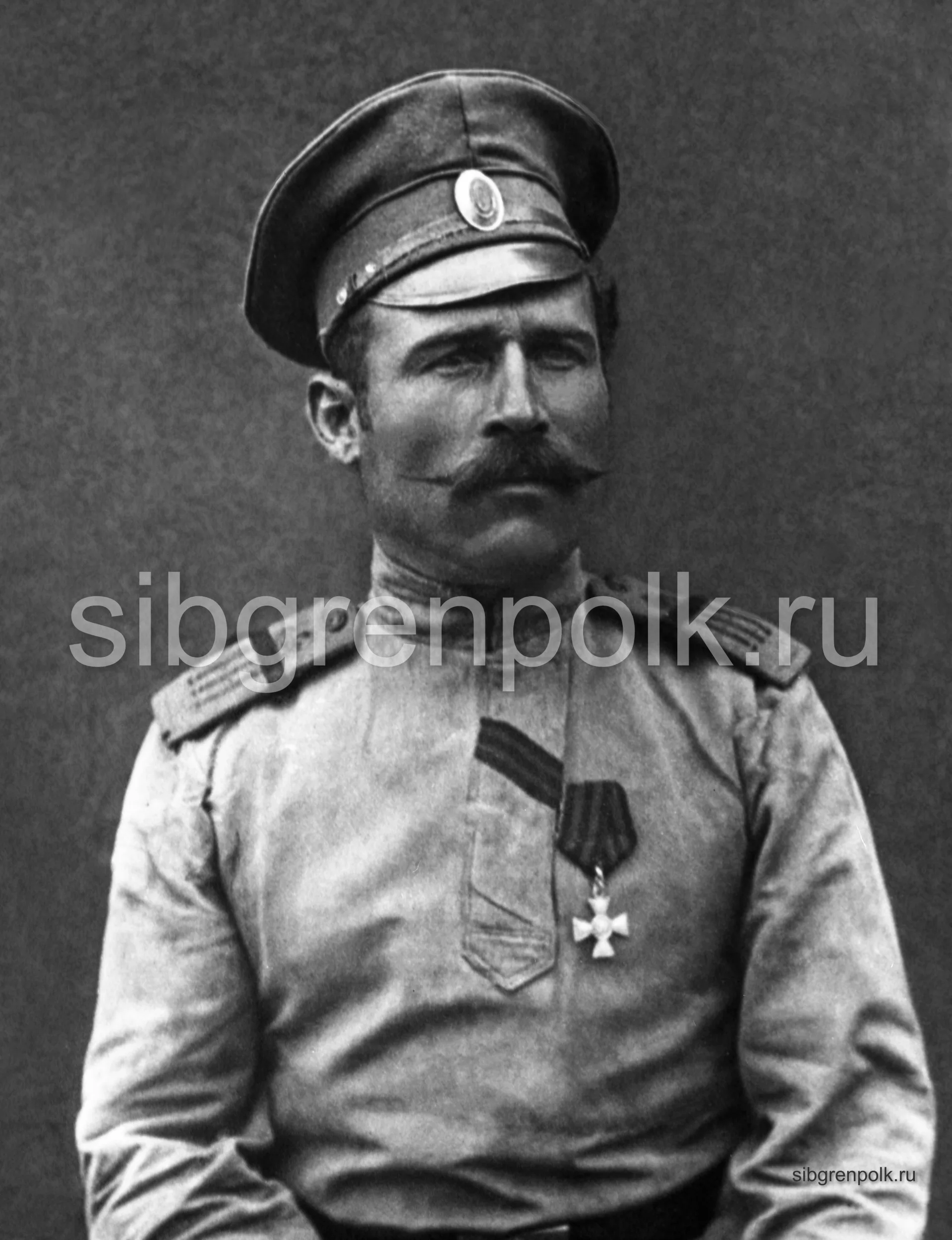 Георгиевский кавалер, ефрейтор команды посыльных Солдатов Василий награжден знаком отличия Военного ордена «Георгиевский крест» IV степени № 99195 Верховным Главнокомандующим Его Императорским Высочеством Великим Князем Николаем Николаевичем, за отличия, оказанные в боях 22-го и 23.06.1915 г. (РГАКФД)