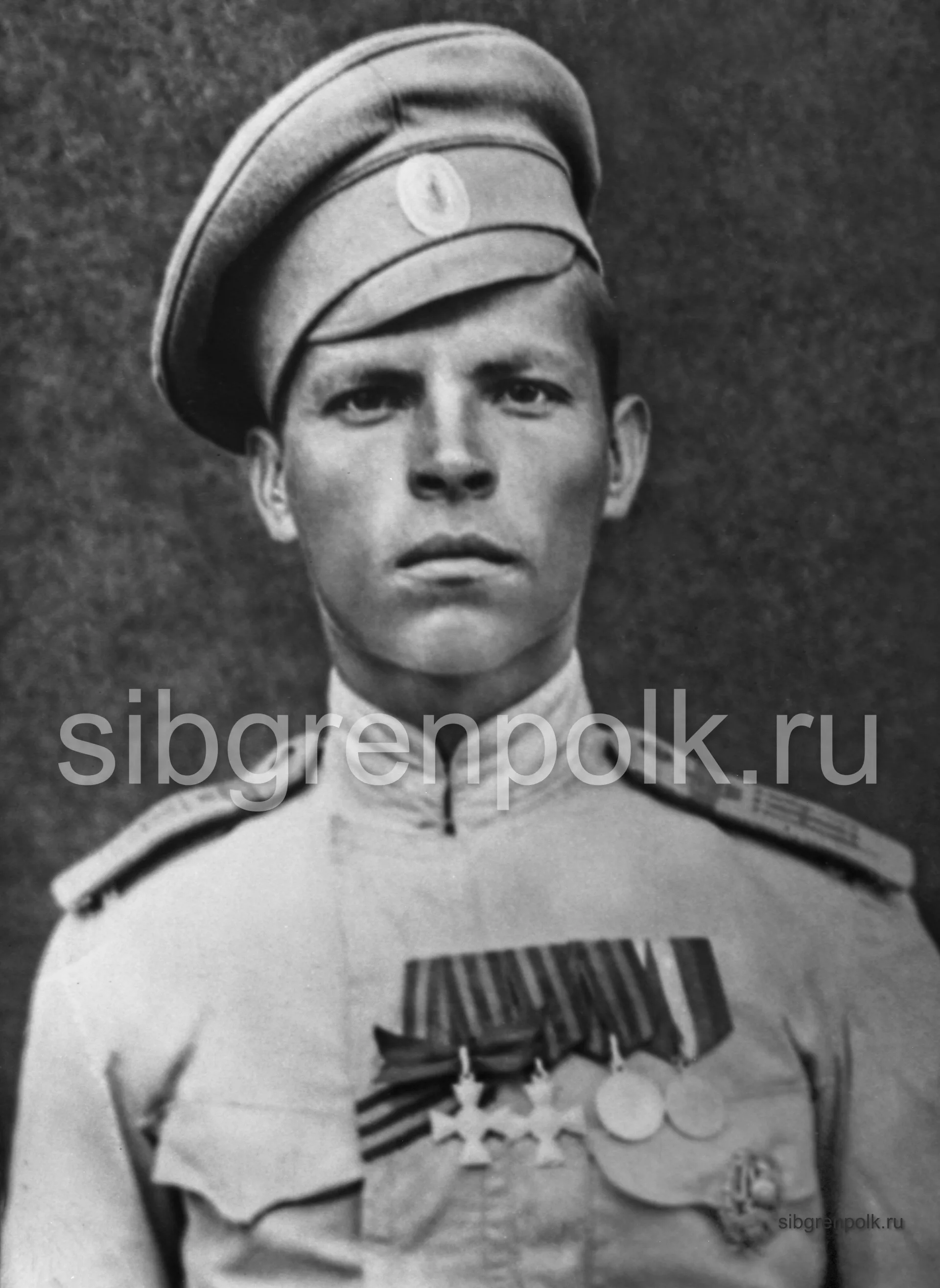 Георгиевский кавалер, ефрейтор команды связи Иванов Иван награжден знаками отличия Военного ордена «Георгиевский крест» III степени № 20043 «За успешную переправу через р. Вислу и за участие в боях с 10-го по 19.10.1914» и IV степени № 21991 «За то, что в бою 6.05.1915 у дер. Тржешков, будучи опасно ранен, после сделанной перевязки возвратился обратно в строй и поддерживал роты, шедшие в наступление»; Георгиевской медалью IV степени «За храбрость». (РГАКФД)