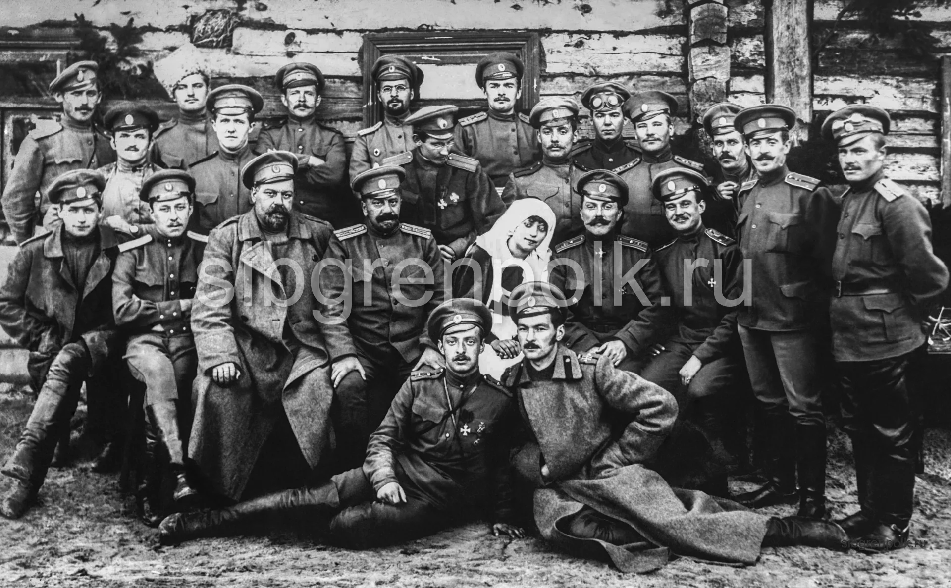 Проводы командира полка полковника Савченко С.Н., назначенного начальником штаба 3-й гренадерской дивизии. В центре - командир полка полковник Савченк...
