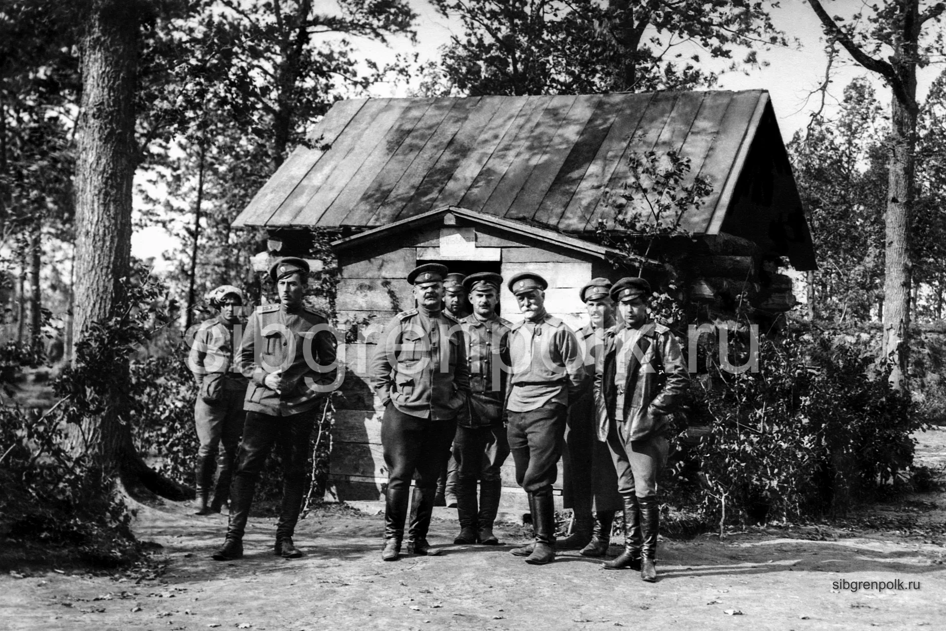 Офицеры штаба полка. На переднем плане, слева направо полковой адъютант поручик Шилов Н.В., командующий полком полковник Лыщинский Б.М., неизвестный, ...