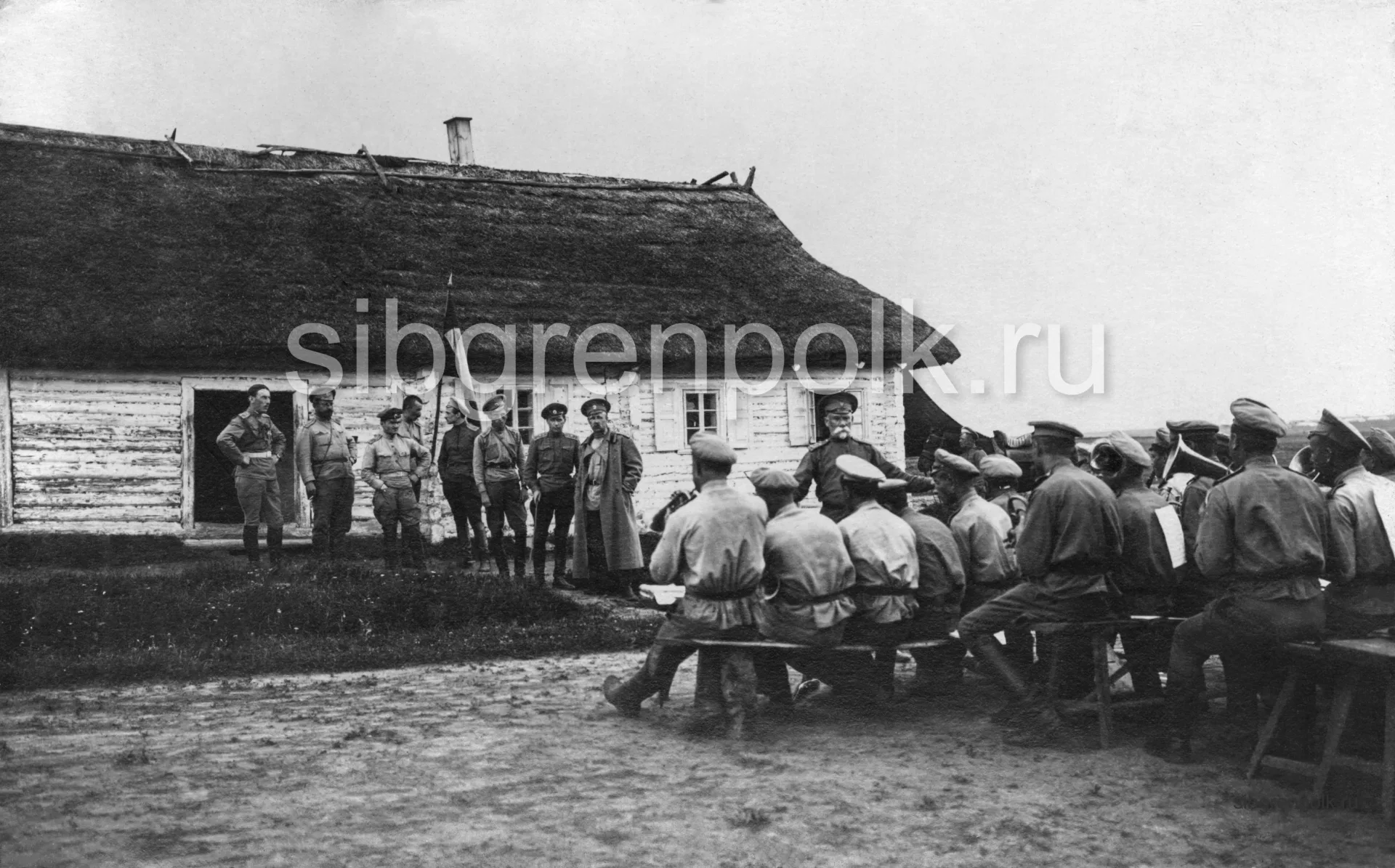 Воскресный день в штабе полка. У избы (слева направо): полковой адъютант поручик Шилов, полковой комендант прапорщик Яковлев, начальник связи поручик ...