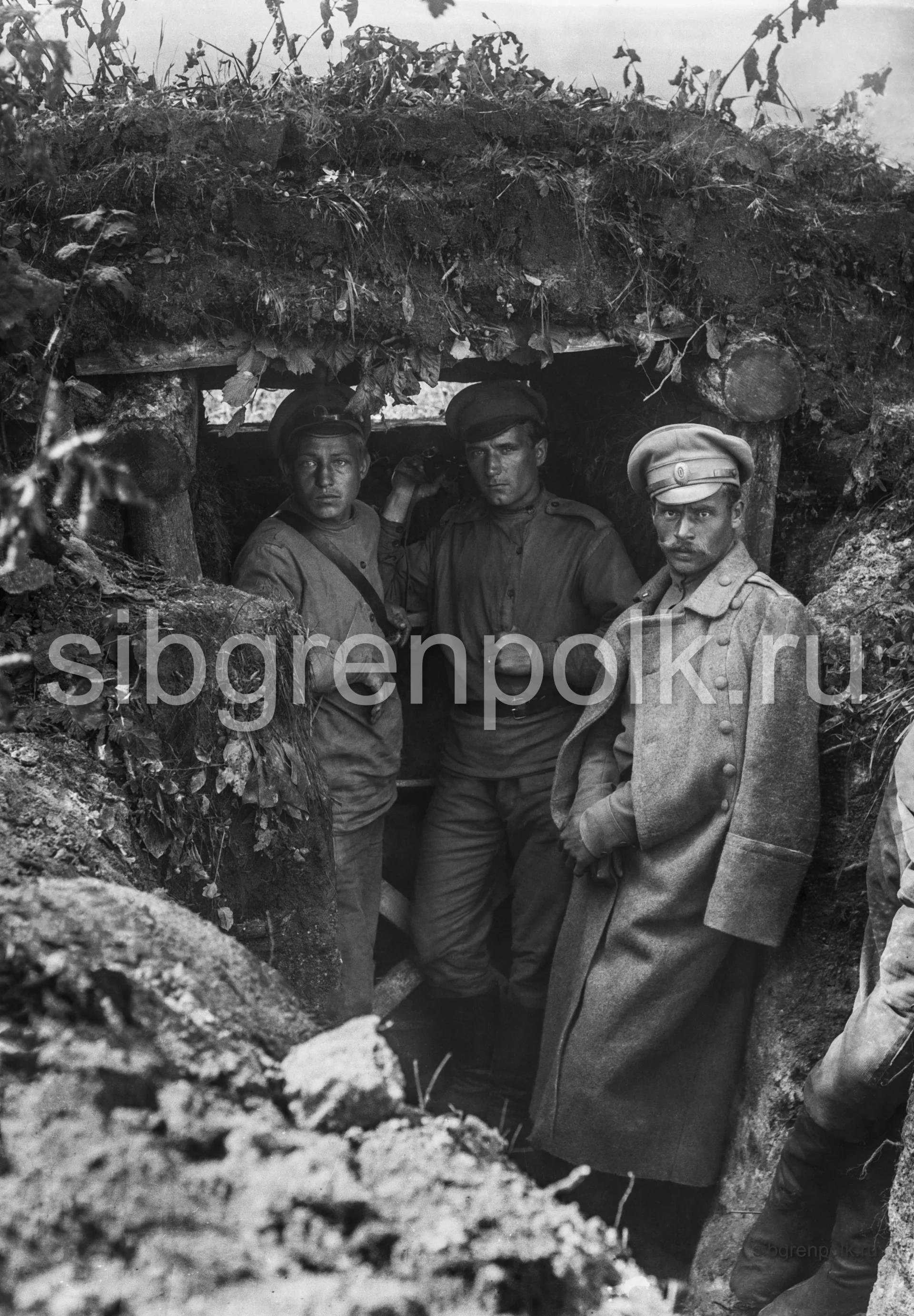 Полковой наблюдатель в роте на позиции Гай-за-Рудом. 15 августа 1917 года. (РГАКФД)
